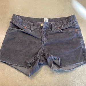 🍄 GAP charcoal grey Frayed Hem Mid Rise Corduroy Shorts - Size 4